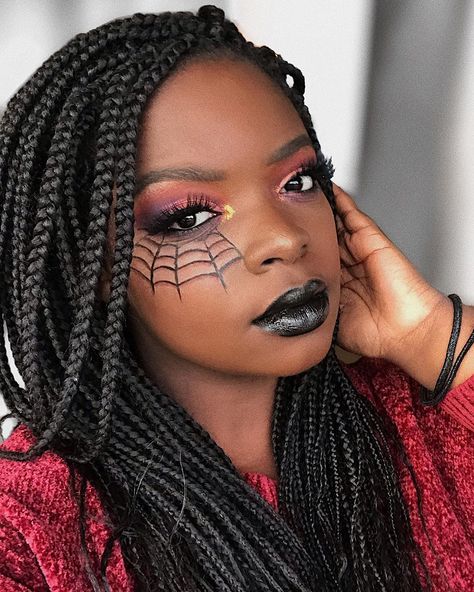 Spiderweb eyeliner is a low-maintenance way to get in the spirit with a last-minute Halloween-themed look. See 18 examples ahead. Spiderweb Face Makeup, Scary Makeup Looks Halloween Ideas, Man Face Makeup, Undead Makeup, Spiderweb Makeup, Spiderweb Eyeliner, Unique Halloween Makeup, Spider Makeup, Halloween Makeup Tutorial Easy