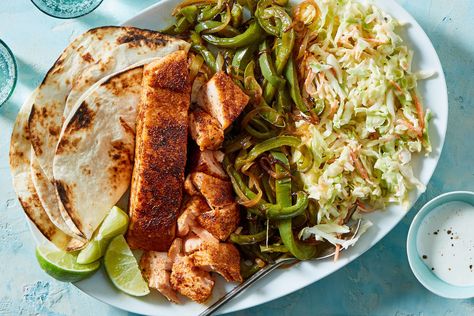 Salmon Fajitas Salmon Fajitas, Tangy Slaw, Marley Spoon Recipes, Baked Lasagna, Lime Salmon, Marley Spoon, Sauteed Veggies, Cooking Salmon, Seasonal Ingredients