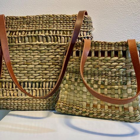 Rushmore Baskets – Weaving with English Rush Rush Baskets Diy, Rush Weaving, Plant Weaving, Rush Baskets, Basket Weaving Diy, Willow Weaving, Diy Basket, Bags Handmade, Iconic Fashion