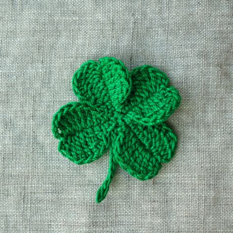 Little Clover [free pattern] Crochet Four Leaf Clover Free Pattern, Crochet Clover Free Pattern, Shamrock Crochet Pattern Free, Crochet Shamrock Free Pattern, Classroom Tree Ideas, Four Leaf Clover Crochet, Crochet Shamrock Pattern, Clover Crochet Pattern, Crochet Four Leaf Clover