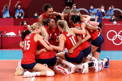 USA players celebrates after winning the gold medal match against Brazil • Tokyo 2020 Olympics #volleyball Volleyball Olympics, Indoor Volleyball, Volleyball Games, Women's Volleyball, Olympic Gold Medals, 2020 Olympics, Olympic Athletes, Olympic Sports, Women Volleyball