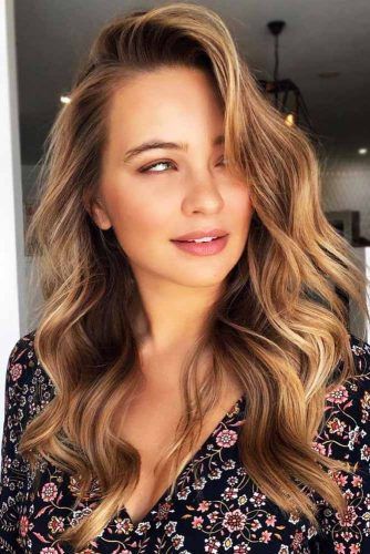 Gentle And Rich Honey Blonde Hair Color To Add Some Sweet Shine To Your Locks ★ See more: https://lovehairstyles.com/honey-blonde/ Warm Blonde Hair, Honey Blond, Honey Blonde Hair Color, Hair Streaks, Warm Blonde, Honey Blonde Hair, Honey Hair, Skin Glow, Brown Blonde Hair