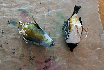 Tutorial for how to make Paper Mache Birds... great how to. Diy Paper Birds, Paper Mache Birds, Real Birds, Paper Mache Projects, Making Paper Mache, Paper Mache Animals, Painting Kids, Paper Mache Clay, Paper Mache Art