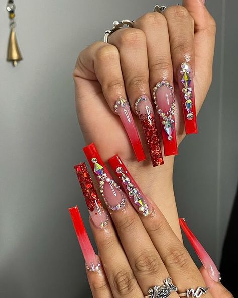 Nails Red Coffin, Junk Nail Designs, Square Nails Red, Long Nails Red, Red Square Nails, Red Long Nails, Red Ombre Nails, Long Red Nails, Quinceanera Nails