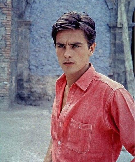 Alain Delon King Of Style (@kingofstyle) • Instagram photos and videos Septième Art, Hollywood Men, French Cinema, Alain Delon, Film Tv, Steve Mcqueen, Music Legends, Hollywood Stars, Old Hollywood