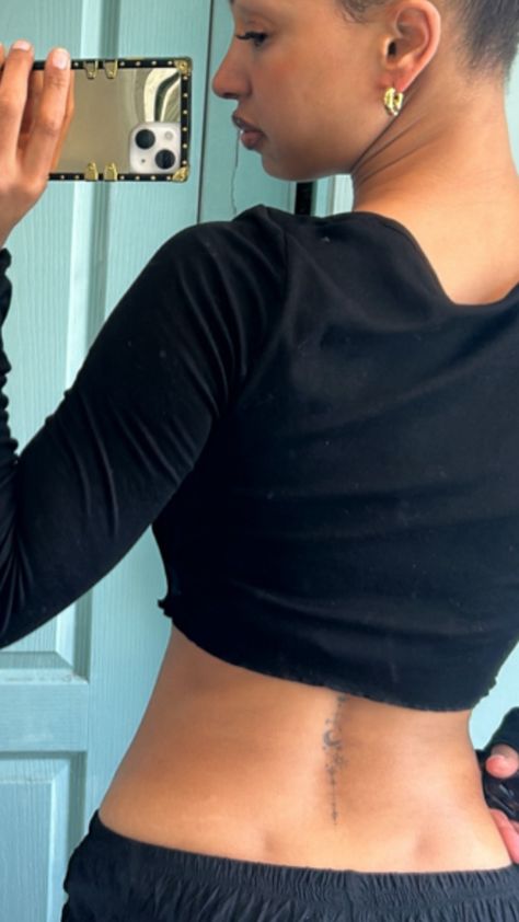 Back tattoo, small back tattoo, fine line tattoo, back dimples, black outfit, ootd, outfit inspo, tattoo ideas , spine tattoo, fashion Back Tattoo Fine Line, Fine Line Tattoo Back, Line Tattoo Back, Tattoo Ideas Spine, Back Dimple, Tattoo Fine Line, Small Back Tattoos, Back Dimples, Tattoo Fashion