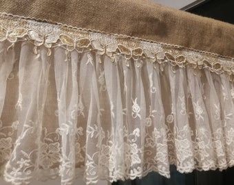 Shabby Chic Window Treatments, Rustic Window Treatments, Burlap Kitchen, Romantic Kitchen, Burlap Valance, Lace Window, Lace Curtain, Burlap Decor, Rustic Window