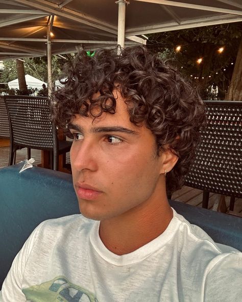 Super Curly Hair Men, Very Short Curly Hair Men, Curly Bob Men, Short Curly Hair Guys, Asian Curly Hair Men, Greek Curls Men, Men S Haircut Curly, Medium Curly Haircuts Men, Short Curly Hair Men’s