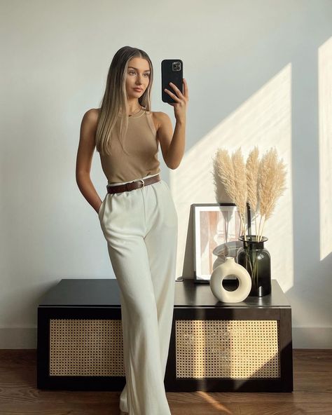 Lily Clark (@lilyisabellaclark) posted on Instagram • Aug 5, 2021 at 5:19pm UTC Psychologist Outfit, Lily Clark, Therapist Outfit, Elegantes Outfit Damen, Corporate Fashion, Sophisticated Outfits, Business Casual Outfits For Work, Event Outfit, Casual Work Outfits