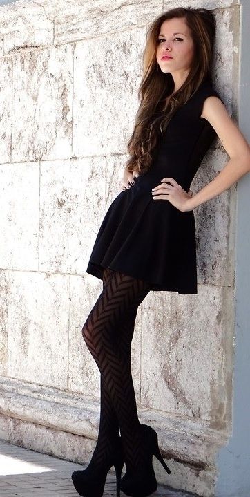 Black patterned tights with black dress and shoes Gothic Mode, Tight Black Dress, How To Wear Leggings, Trendy Skirts, Patterned Tights, Fashion Tights, Black Stockings, Lace Dress Black, All Black Outfit