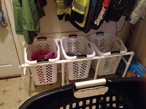 Handmade laundry basket made with PVC pipes. Pvc Laundry Basket Holder, Pvc Storage Ideas, Diy Clothes Organiser, Off Grid Camping, Laundry Stuff, Laundry Basket Holder, Pvc Pipe Ideas, Wicker Laundry Hamper, Utility Area