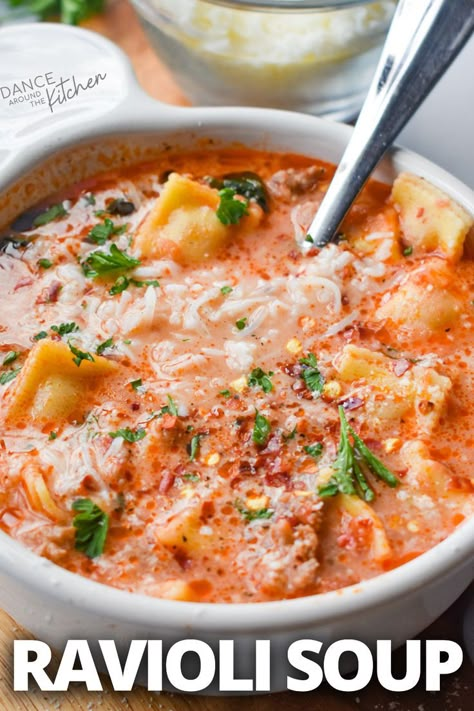 Crock Pot Ravioli Soup, Sausage Ravioli Soup, Sausage Ravioli, Kale Sausage, Ravioli Soup, Soup Starter, Hearty Soup Recipes, Tomato Soup Easy, Chicken Pot Pie Soup