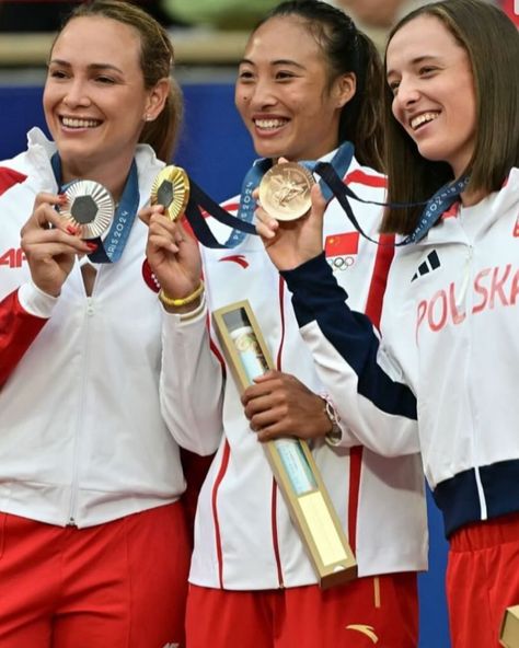 Paris 2024 Olympic Games women’s singles tennis 🎾 medalists. Gold medal 🥇 Qinwen Zheng China 🇨🇳, Silver Medal 🥈 Donna Veckic 🇭🇷, Bronze Medal 🥉Iga Swiatek Poland 🇵🇱 Paris Olympics 2024, Iga Swiatek, Olympics 2024, Tennis Event, 2024 Olympics, Paris Olympics, Olympic Medals, Tennis Shorts, Tennis Fashion