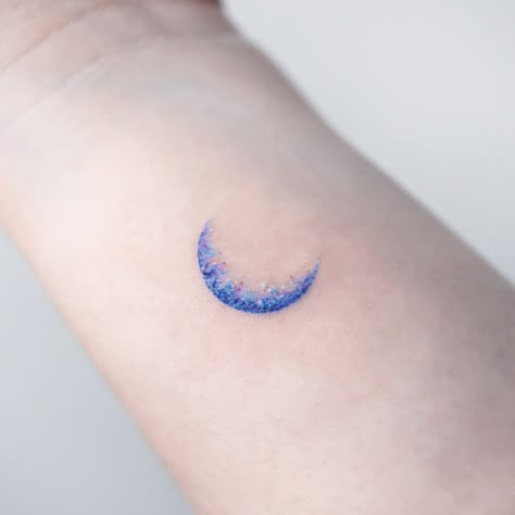 Color Moon Tattoo, Lunar Tattoo, Pointillism Tattoo, Small Watercolor Tattoo, Moon Tattoo Ideas, Watercolor Tattoo Ideas, Minimalistic Tattoo Ideas, Astrology Tattoo, Glowing Moon