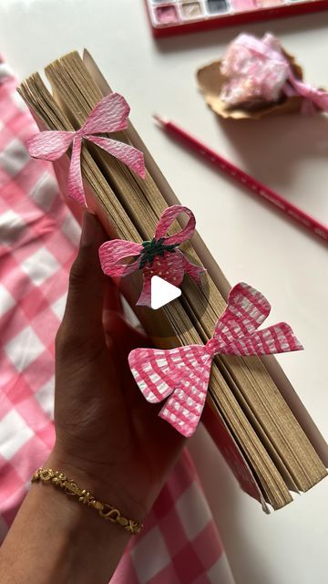 Vinita more on Instagram: "Cute bow bookmarks that you need to try🥹🧋🎀  Bow ribbon coquette aesthetic diy bookmarks diy crafts aesthetic #diyaesthetic#coquette#bow#ribbon#explore#explorepage#reels#diybookmarks#bookmarks#books" Aesthetic Bookmarks Diy, Diy Crafts Aesthetic, Diy Bookmarks Aesthetic, Bookmarks Aesthetic, Crafts Aesthetic, Bookmarks Diy, Aesthetic Diy, Cute Bookmarks, Diy Bookmarks