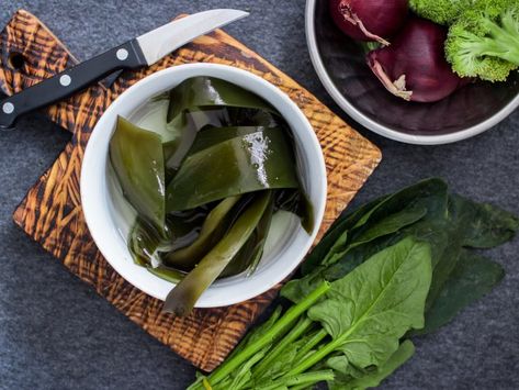 Seaweed Salad Recipe, Kombu Seaweed, Iodine Rich Foods, Broccoli Benefits, Edible Seaweed, Egg Benefits, Sea Vegetables, Healthy Cholesterol Levels, Dried Vegetables