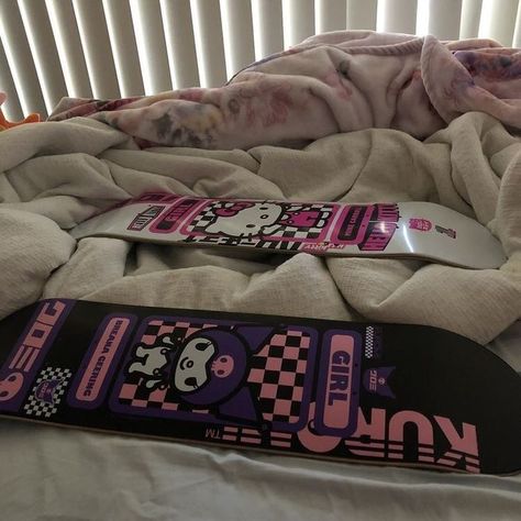 Hello Kitty Skateboard Aesthetic, Skateboard Design Hello Kitty, Cute Skateboard Aesthetic, Cool Skateboard Designs, Kuromi Skateboard, Hello Kitty Skateboarding, Cute Skateboards Designs, Skateboard Aesthetic Design, Skateboards Aesthetic