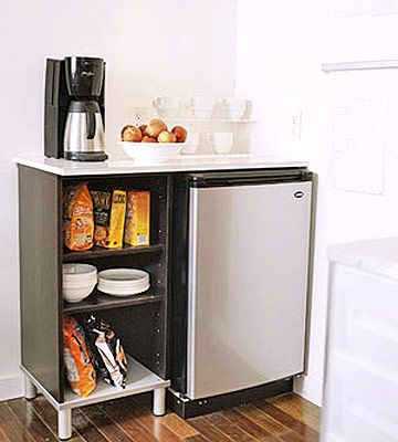 Beverage Bar - for Neal's coffee maker Adding a freestanding beverage center allows you to include a small fridge, coffeemaker, and extra storage in the kitchen. Mini Fridge Cabinet, Apartemen Studio, College Kitchen, Beverage Bar, Home Coffee Stations, Room Aesthetics, Beverage Center, Appliances Storage, Small Fridges