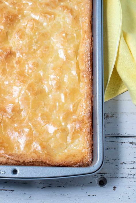 Lemon Ooey Gooey Butter Cake, Lemon Gooey Butter Cake, Gooey Lemon Bars, Mini Lemon Tarts, Ooey Gooey Butter Cake, Storing Lemons, Gooey Cake, Gooey Butter Cake, Butter Cake Recipe