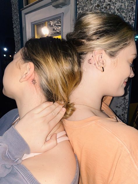 Bestie Tattoos Behind Ear, Mini Tats For Besties, Matching Best Friend Tattoos Behind Ear, Matching Tattoos For Best Friends Behind Ear, Tattoo Besties Best Friends, Matching Ear Piercings Friends, Matching Tattoos Behind Ear, Behind The Ear Matching Tattoos, Matching Ear Tattoos