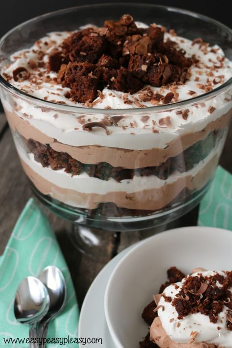 Chocolate Brownie Trifle, Chocolate Trifle Desserts, Brownie Trifle Recipe, Gingerbread Trifle, Trifle Bowl Recipes, Trifle Dessert Recipes, Brownie Trifle, Pastas Recipes, Chocolate Trifle