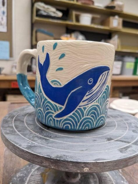 Pottery Ocean Ideas, Pottery Cups Ideas, Ocean Pottery Painting, Pottery Painting Abstract, Cool Mugs Ceramics, Pottery Painting Mug Ideas, Ceramic Cup Painting Ideas, Ceramic Mug Painting Ideas, Mishima Ceramics