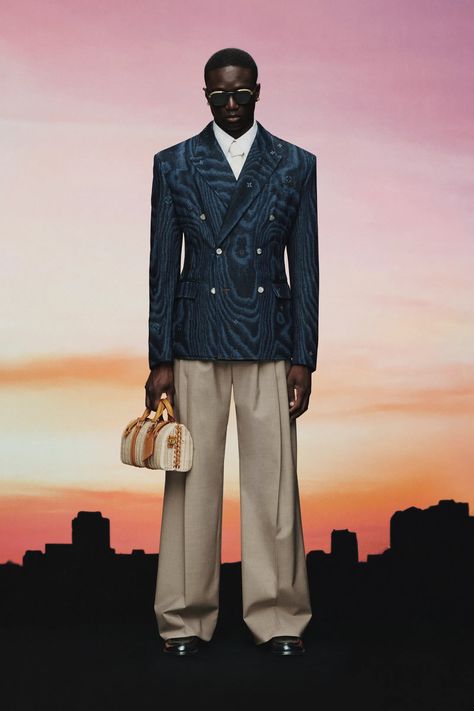 Louis Vuitton Pre-Fall 2025 Menswear Fashion Show | Vogue Hotel Blue Moon, Outfits For Beach Vacation, Outfits For Beach, Best Outfits For Women, Trendy Outfits For Summer, Matching Outfits For Couples, Boyfriend Fashion, Colour Decor, Outfits For Special Occasions