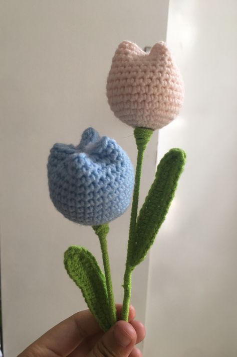 Tulips made by crocheted wool Teddy Crochet, Crochet Techniques, Crochet Flowers, Crochet Projects, Tulips, Photo And Video, Instagram Photos, Wool, Instagram Photo