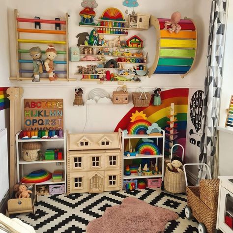 Groovy Playroom, Groovy Kids Room, Waldorf Inspired Playroom, Primary Colour Playroom, Waldorf Steiner Playroom, Bright Playroom, Homeschool Room Ideas, Vintage Playroom, Waldorf Toy Shelf