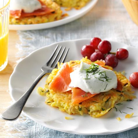 Calorie Deficit Breakfast, Summer Breakfast Recipes, Appetizers Holiday Parties, Lox Recipe, Low Cal Breakfast, Salmon Dill, Dill Salmon, Frozen Potatoes, Low Calorie Breakfast