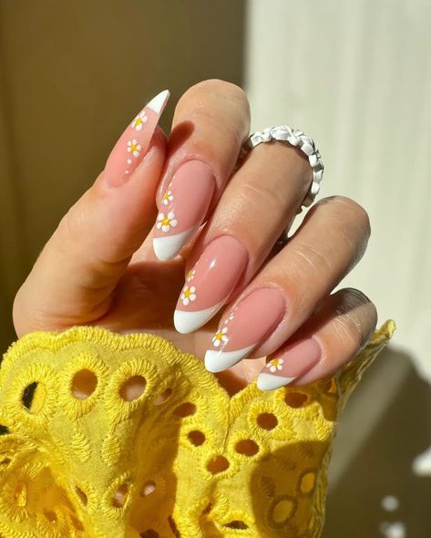 23+ Stunning French Nail With Flower Design (2024) - DrExplains Round Nail Designs, Harry Potter Nail Art, Wife Nails, Nails Collection, Tropical Nails, Elegant Nail Art, Daisy Nails, Summery Nails, Flower Nail Designs