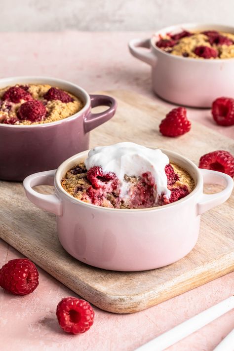 Raspberry Baked Oats Without Banana Baked Oats Without Banana, Healthy Baked Oats, Raspberry Breakfast, Baked Oats Recipe, Oat Recipes Healthy, Baked Oatmeal Recipes, Healthy Baked, A Healthy Breakfast, Oats Breakfast