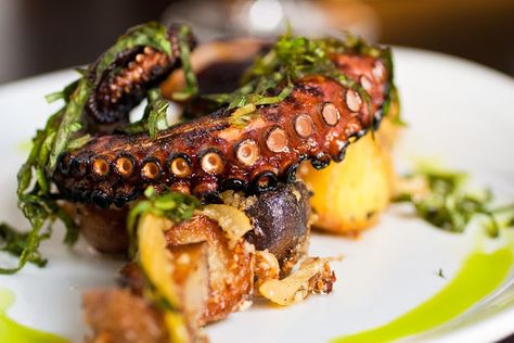 Grilled Octopus, Restaurant Specials, Couscous Recipes, Healthy Grains, Healthy Sugar, Health Trends, Foods To Eat, Bbq Recipes, Mediterranean Diet