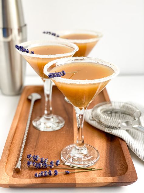 Lavender Earl Grey Martini - Norwood Lavender Earl Grey Martini, Earl Grey Cocktail, Lavender Martini, Lavender Drink, Early Grey, Lavender Cocktail, Lavender Recipes, Cocktails To Try, Grey Tea