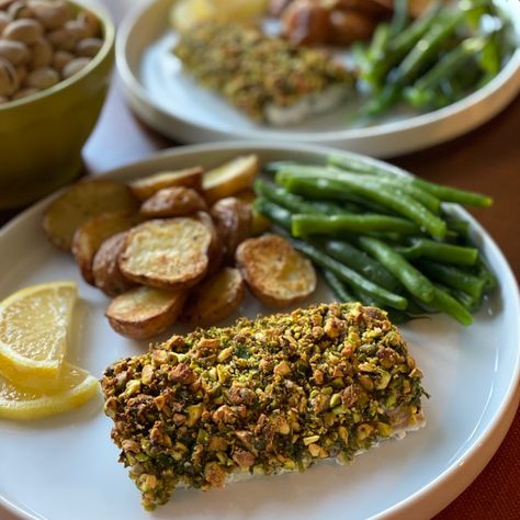 Pistachio-Crusted Mahi Mahi Pistachio Crusted Mahi Mahi, Crusted Mahi Mahi Recipes, Pistachio Fish, Pistachio Crusted Fish, Bahamas Recipes, Paleo Fish Tacos, Almond Crusted Salmon, Mahi Mahi Recipes, Paleo Fish