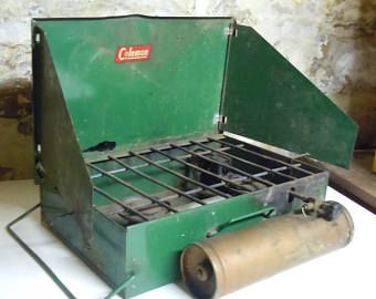 Coleman Portable Stove / Vintage Camping / Coleman  refillable / Very old version of the classic green stove Outdoor Photo Props, Vintage Camping Gear, Camper Trailer For Sale, Coleman Lantern, Camp Stove, Canvas Wood Frame, Portable Stove, Small Tub, Vintage Campers Trailers