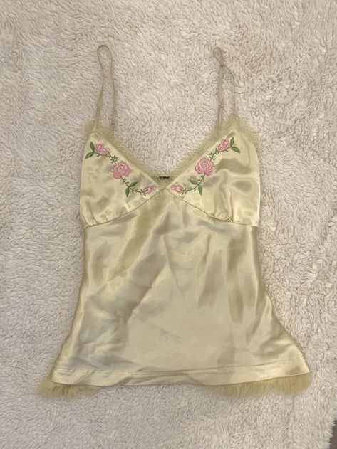 Vintage Tops Aesthetic, Sando Top Outfit Aesthetic, Vintage Fairycore Outfits, Y2k Hyper Feminine, Cami Top Aesthetic, Cami Tops Outfit, 2000s Fairycore, Vintage Top Outfit, Vintage Summer Tops