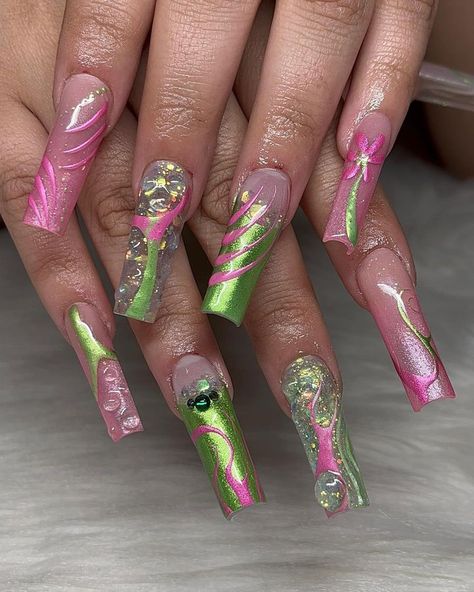 Pinterest • Instagram Business Nails, Green Acrylic Nails, Green Nail Art, Green Nail Designs, Modern Nails, Nails Now, Cute Acrylic Nail Designs, Really Cute Nails, Pink Nail Designs