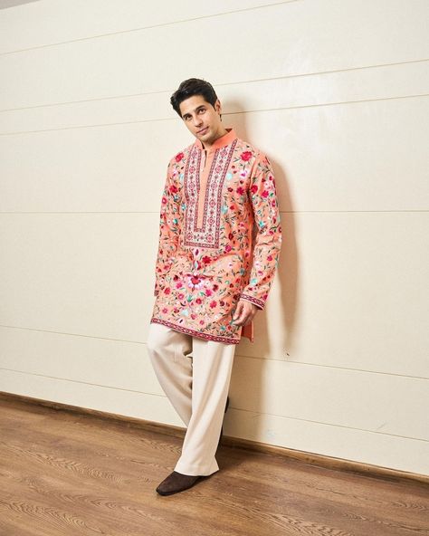 Sidharth Malhotra Kurta, Trending Kurta For Men, Stylish Kurta For Men, Ganpati Celebration, Traditional Indian Mens Clothing, Kurta Designs Men's, Latest Kurta Designs, Garba Night, Indian Wedding Clothes For Men