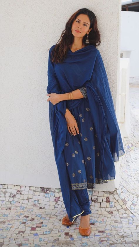 Style Outfits Summer, Simple Indian Suits, Summer Vibes Aesthetic, Sonam Bajwa, Indian Dress Up, Unexpected Love, Punjabi Outfits, Traditional Indian Dress, Casual Indian Fashion