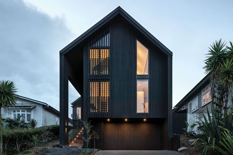 Westmere House :: NERO Abodo® Vulcan Cladding and Slats Exterior Shades, Timber Screens, Bungalow Renovation, Green Walls, Timber Cladding, Exterior Cladding, Modern Exterior, Green Wall, Interior Architecture Design