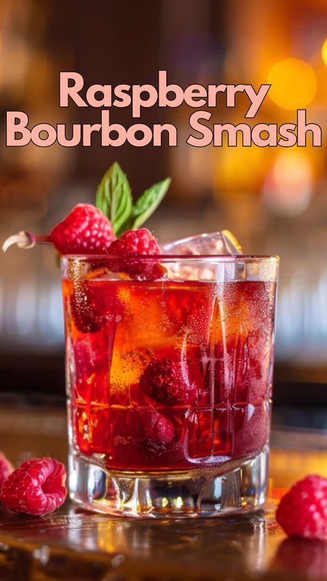 Raspberry Rum Cocktails, Appetizers Boards, Smash Cocktails, Bourbon Smash Cocktail, Bourbon Drinks Recipes, Whiskey Drinks Recipes, Raspberry Cocktail, Bourbon Smash, Bourbon Recipes