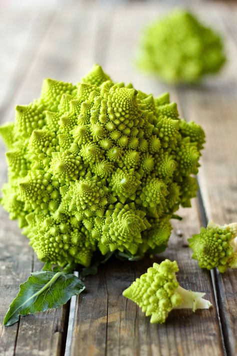 lieslicious: Roasted romanesco with currants & parmesan Roasted Romanesco, Csa Box, Gourmet Food Plating, Community Supported Agriculture, Local Produce, Vegetarian Cooking, Red Wine Vinegar, Inspired Recipes, Thai Recipes