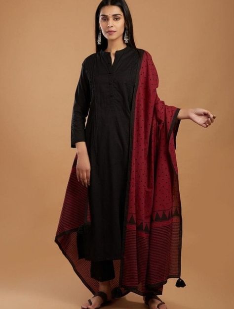 Long Skirt Top Designs, डिजाइनर कप�ड़े, Black Kurta, Stylish Kurtis Design, Suit Salwar, Gown Party Wear, Pakistani Fashion Casual, Simple Black Dress, Desi Fashion Casual