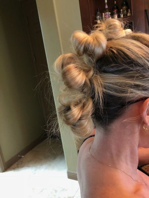 Triple Buns Hairstyle, Space Buns For Work, Multi Bun Hairstyles, Vertical Buns Hairstyle, Three Bun Hairstyle, Multiple Buns Hairstyles, Three Buns Hairstyle, Spikey Space Bun, Cute Space Buns Long Hair