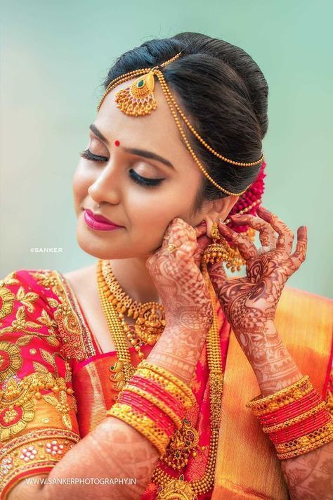 The Nethi Chutti Designs That We Hearted Silk Saree For Wedding, Saree For Wedding, Bridal Hairstyle Indian Wedding, Indian Bride Poses, Indian Bride Photography Poses, Indian Wedding Poses, Bride Photos Poses, Indian Wedding Bride, Bridal Photography Poses