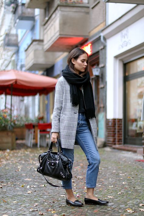 teetharejade » Blog Archive » Outfit: Sporting Houndstooth for the Autumn/Winter Season Sport Outfits Winter, Trendy Winter Fashion, Blazer Outfit, Outfits 2017, Checked Blazer, Looks Street Style, 가을 패션, Casual Fall Outfits, Mode Vintage