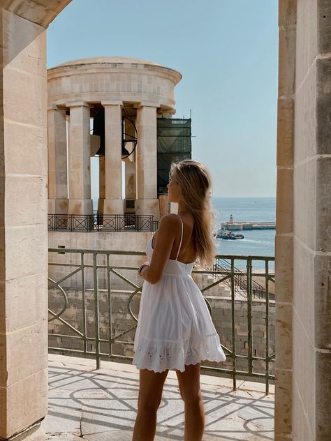 Malta Instagram Pictures, Malta Photoshoot, Malta Outfit Ideas, Malta Outfits, Malta Photo Ideas, Italy Summer Outfits, Italy 2023, Outfits Vacation, Fake Life