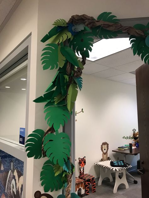 Safari Hanging Decorations, Jungle Theme Classroom Preschool, Plant Ideas Indoor, Diy Plant Decor, Indoor Plant Decor Ideas, Jungle Theme Classroom Decorations, Vbs Jungle, Indoor Plant Ideas, Plant Decor Ideas