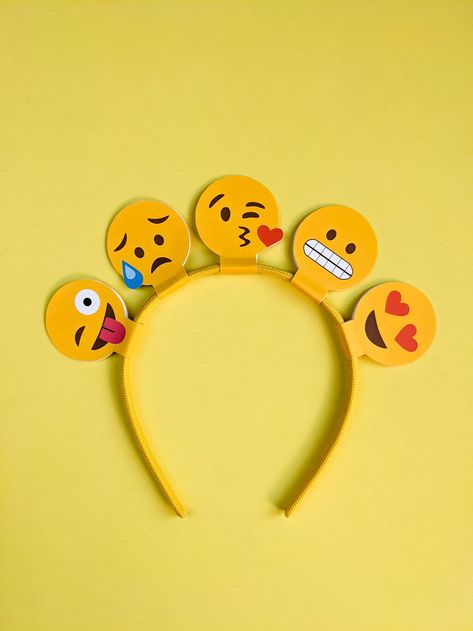 Diy Emoji Crafts, Emoji Crafts For Kids, Emoji Costume Diy, Printable Emojis, Printable Headband, Emoji Halloween Costume, Emoji Decorations, Emoji Costume, Emoji Printables